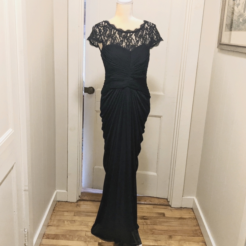 ! Adrianna Papel Flattering Long Navy Blue dress.